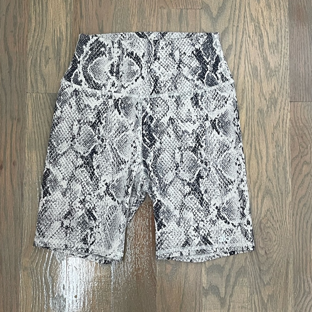 Alo snake print biker short